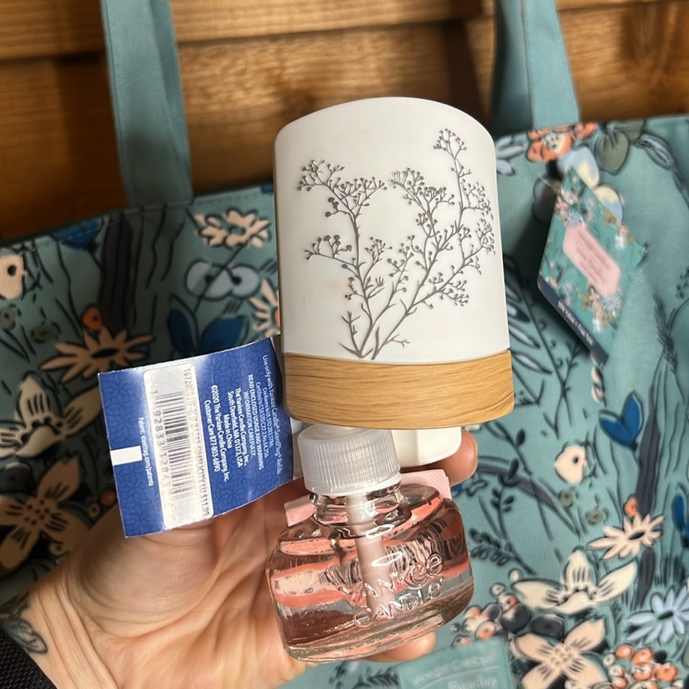 NWT Vera Bradley Yankee Candle Sunlit Garden Sage Scentplug Diffuser Pink Sands - Picture 10 of 10